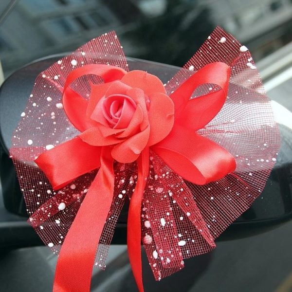 decoration-de-voiture-pour-mariage-avec fleur-rouge
