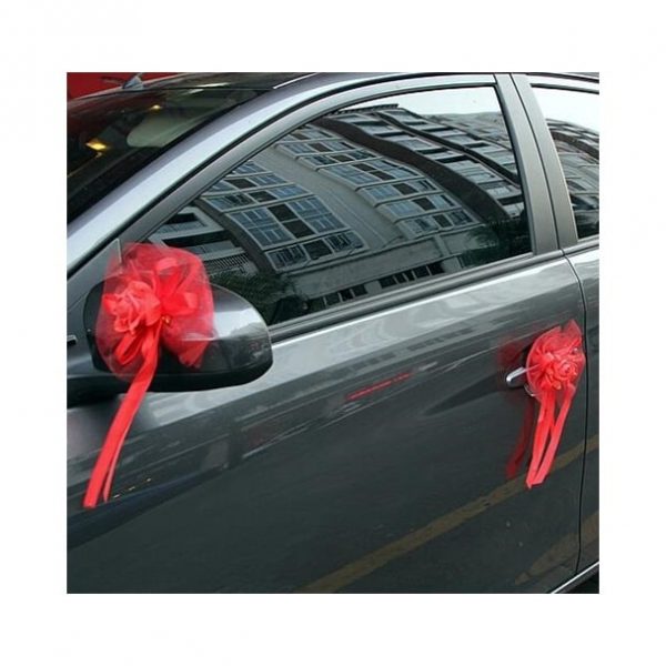 decoration-de-voiture-pour-mariage-avec fleurs-mis-sur-voiture-couleur-rouge